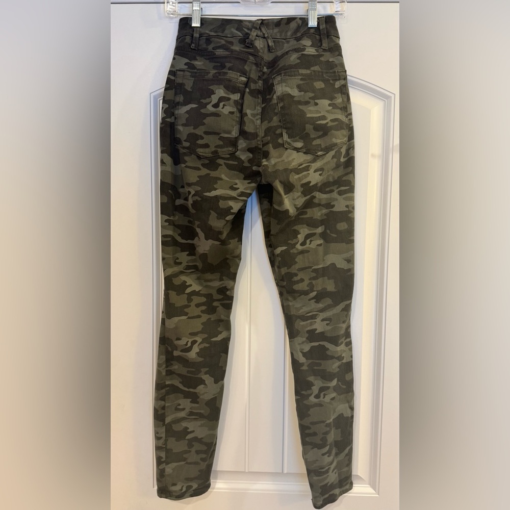The ultimate waist-shaping skinny jeans from GOOD AMERICAN. - Picture 3 of 5